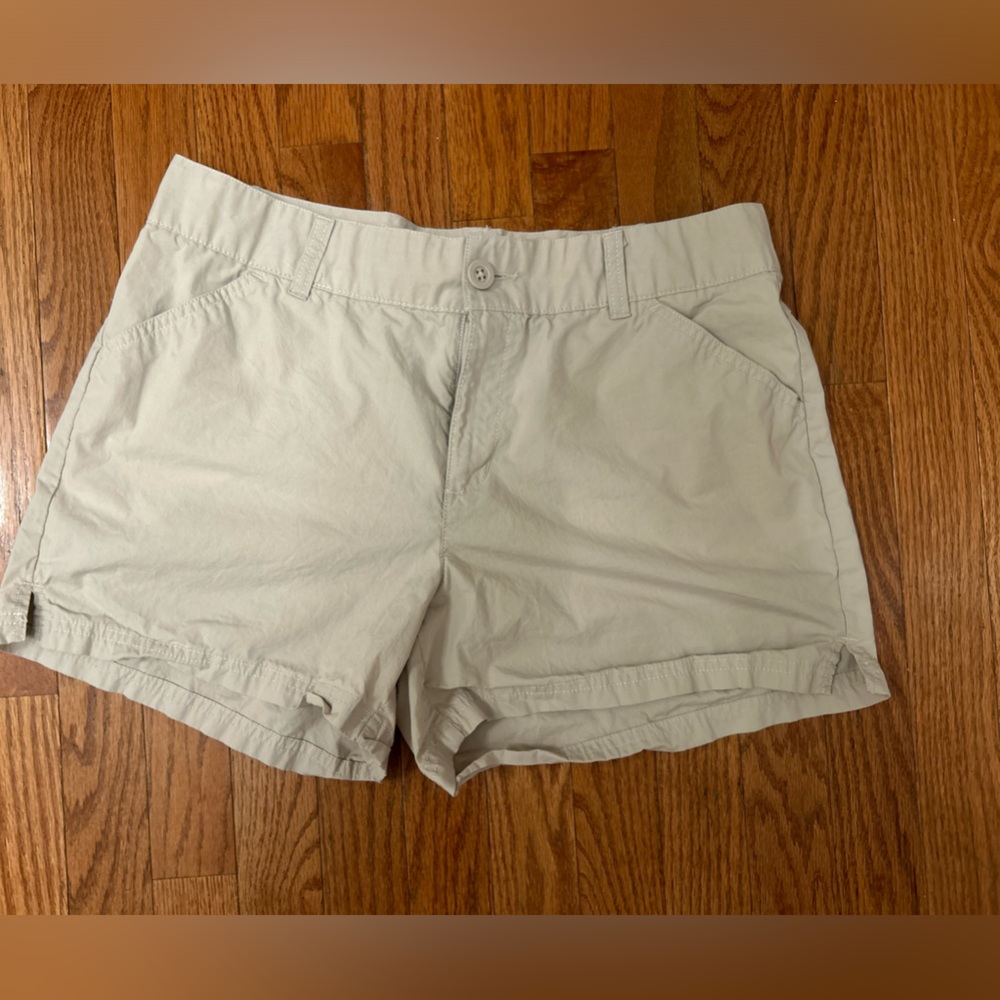 COLUMBIA NWOT women’s shorts - size 12